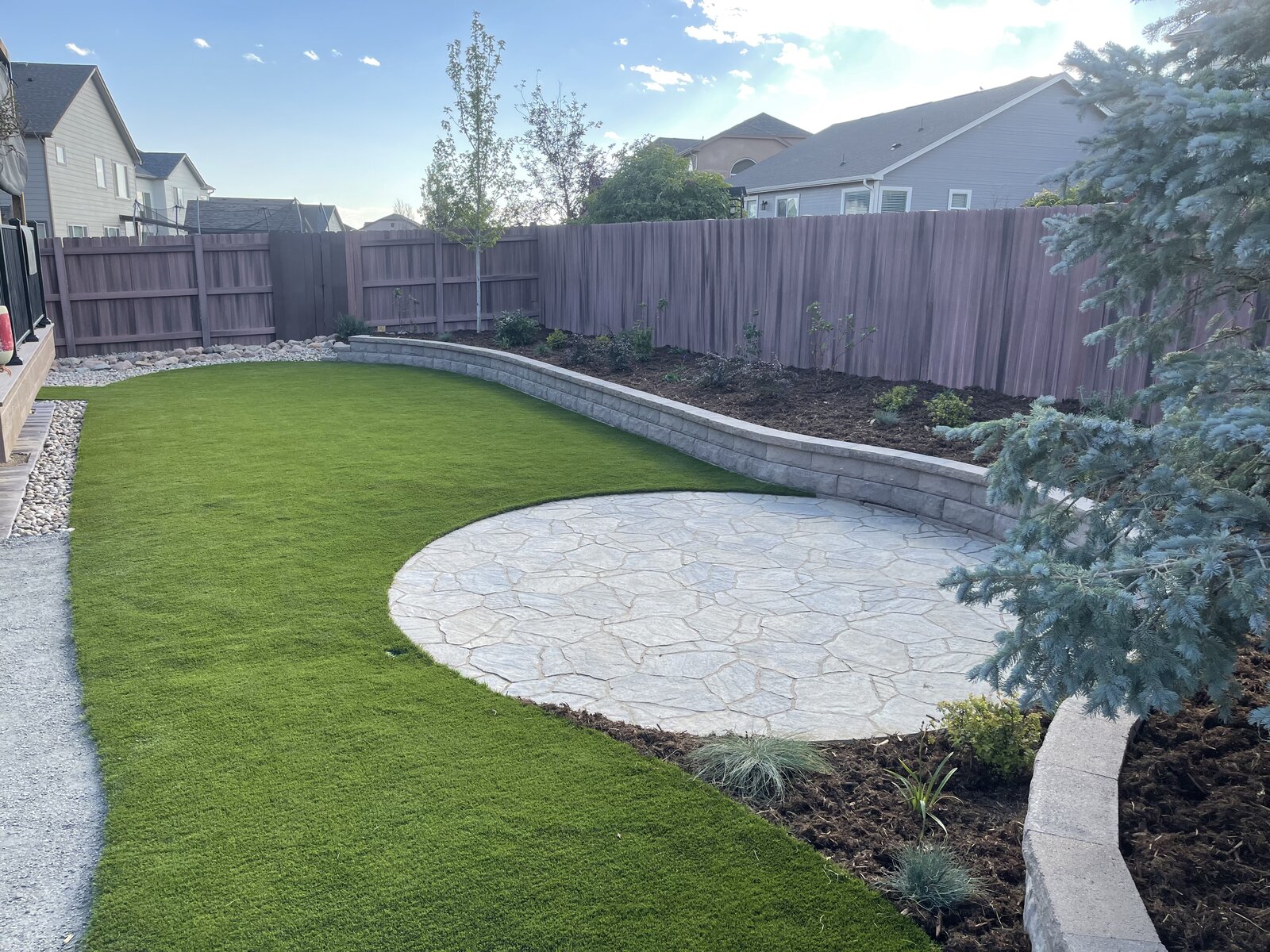 Turf & Flagstone Patio